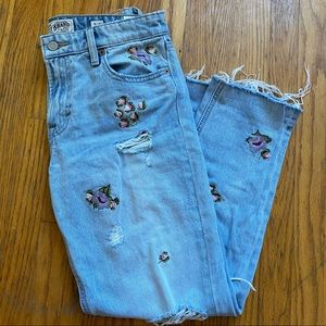 LUCKY BRAND JEANS (DISTRESSED+EMBROIDERED FLOWERS)